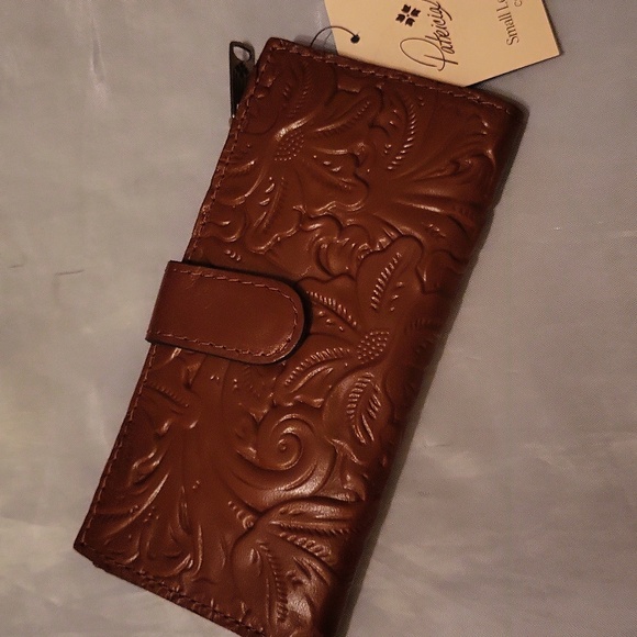 Patricia Nash Accessories - Patricia Nash Tooled Nazari Wallet Tooled Ea